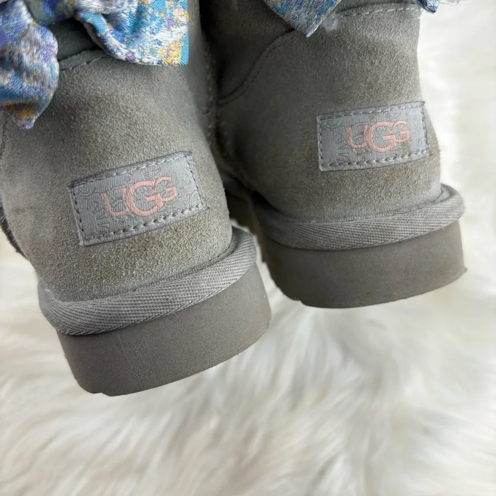 UGG BOW WINTER BOOTS SIZE 5 WOMAN